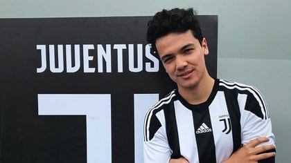 El joven fue una de las estrellas de la serie juvenil "O11CE" (Foto: Instagram @sebastian_athie)