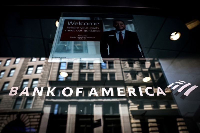 FOTO DE ARCHIVO: Un logotipo de Bank of America se ve en la entrada de un centro financiero de Bank of America en Nueva York, Estados Unidos. 11 de julio, 2023.  REUTERS/Brendan McDermid/Archivo