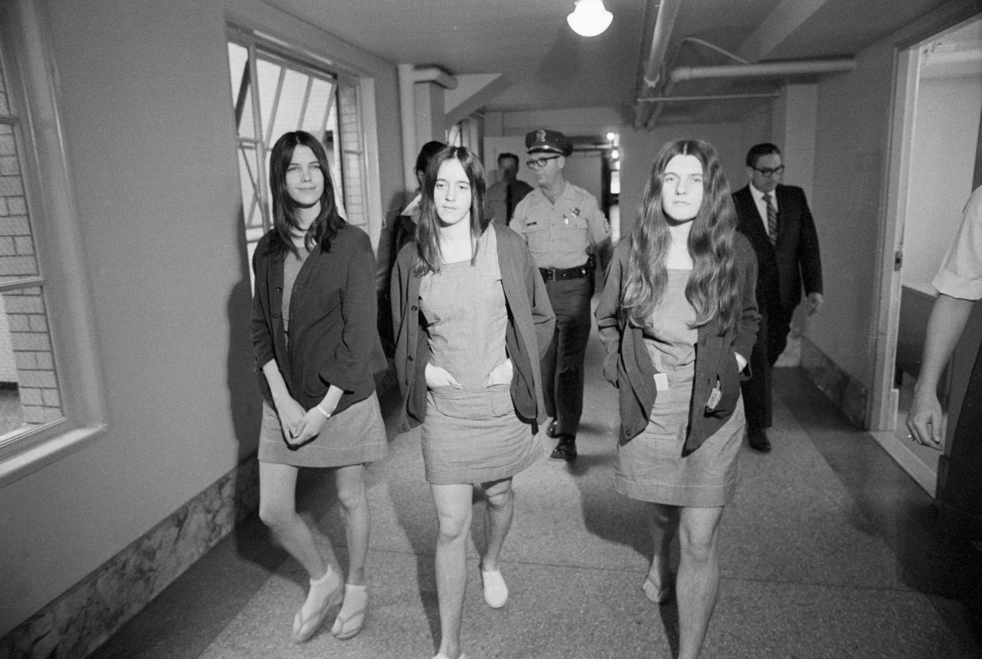 Leslie Van Houten, Susan Atkins, y Patricia Krenwinkel en 1970