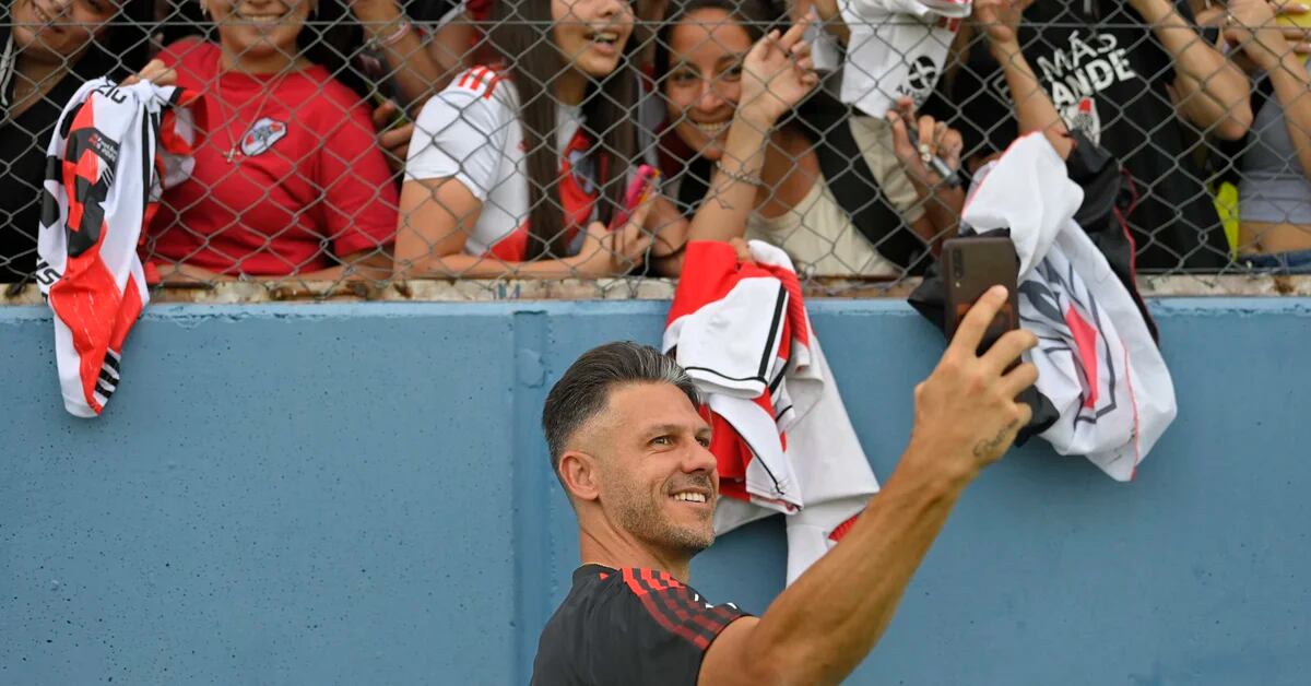 Martin Demichelis started his coaching cycle as River Plate coach in a friendly match against Union La Calera