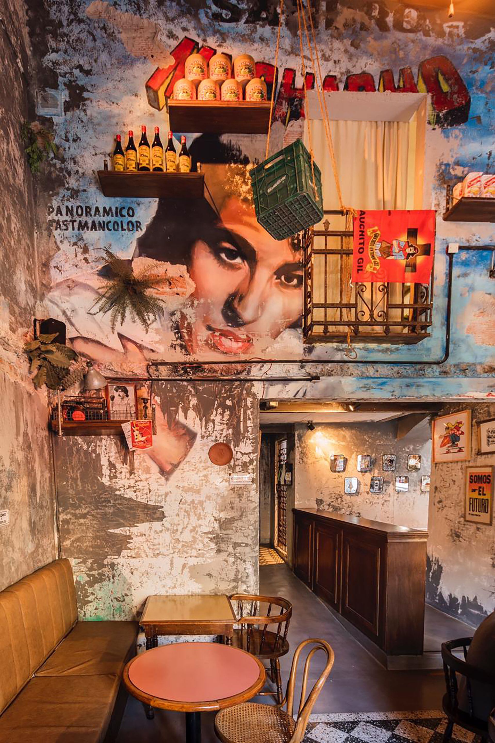 Ripani utiliza murales en casi todos sus proyectos de arquitectura. En La Favorita Cantina la idea era crear una cantina con íconos populares de la historia argentina