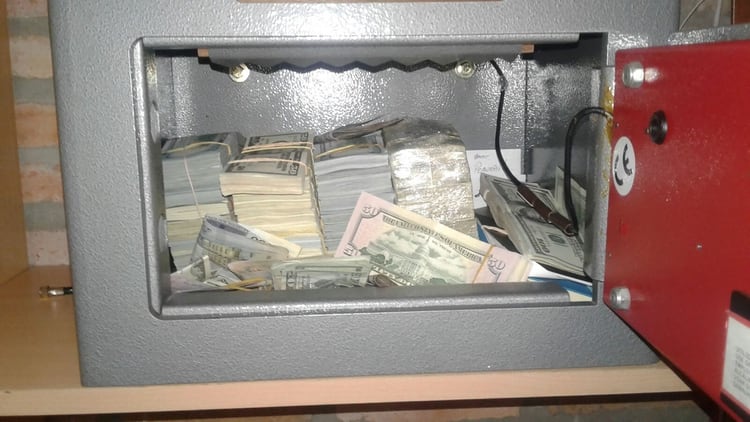 La caja fuerte del extitular del SOEME en Uruguay con más de medio millón de dólares.
