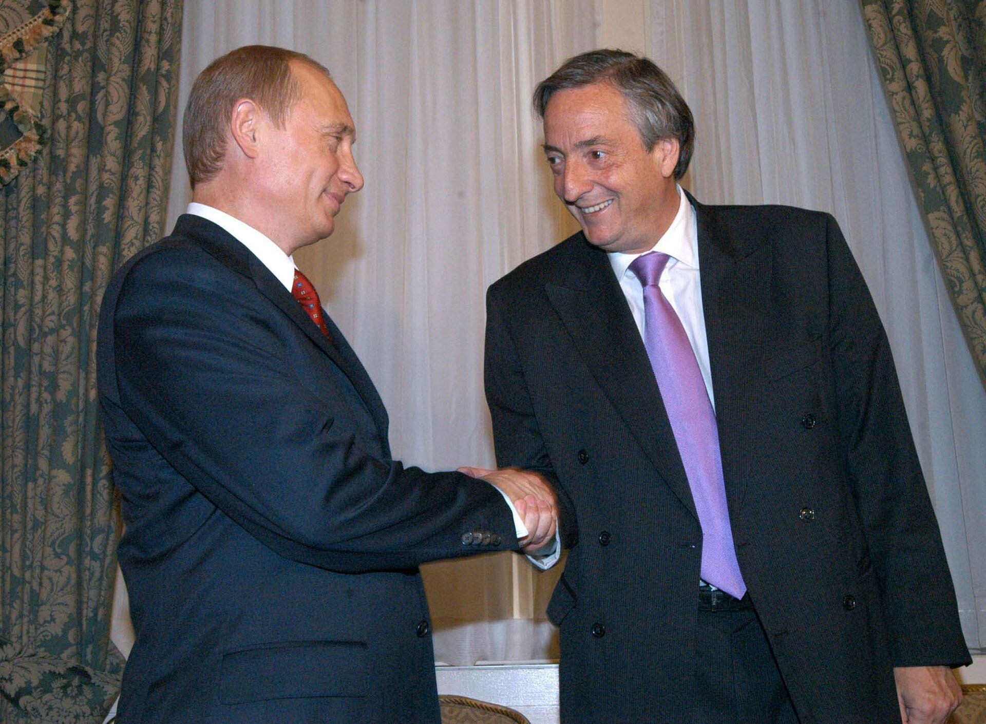 El encuentro entre el presidente Néstor Kirchner y Vladimir Putin, en Nueva York, en septiembre de 2005 (NOTICIAS ARGENTINAS)