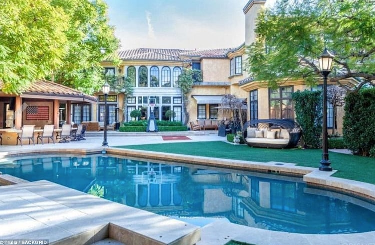 Charlie Sheen vendió su lujosa mansión en USD 10 millones.