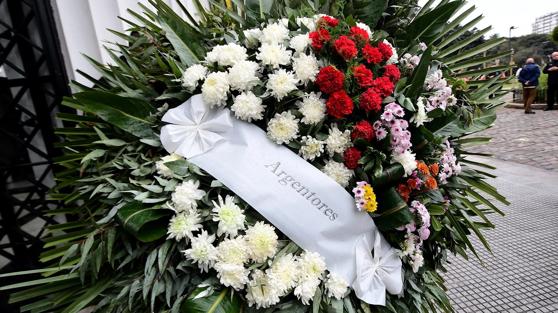 Argentores envió sus condolencias con un arreglo floral