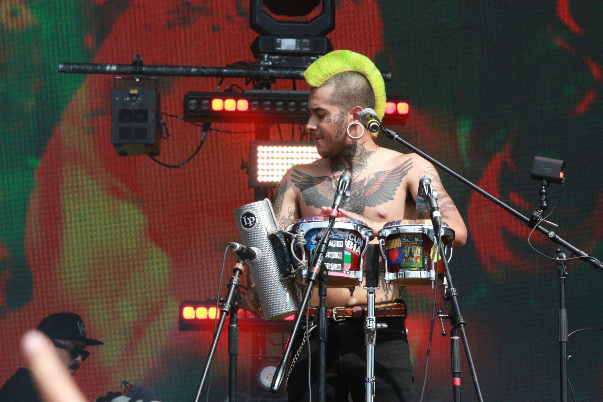 Son Rompe Pera lives Latino