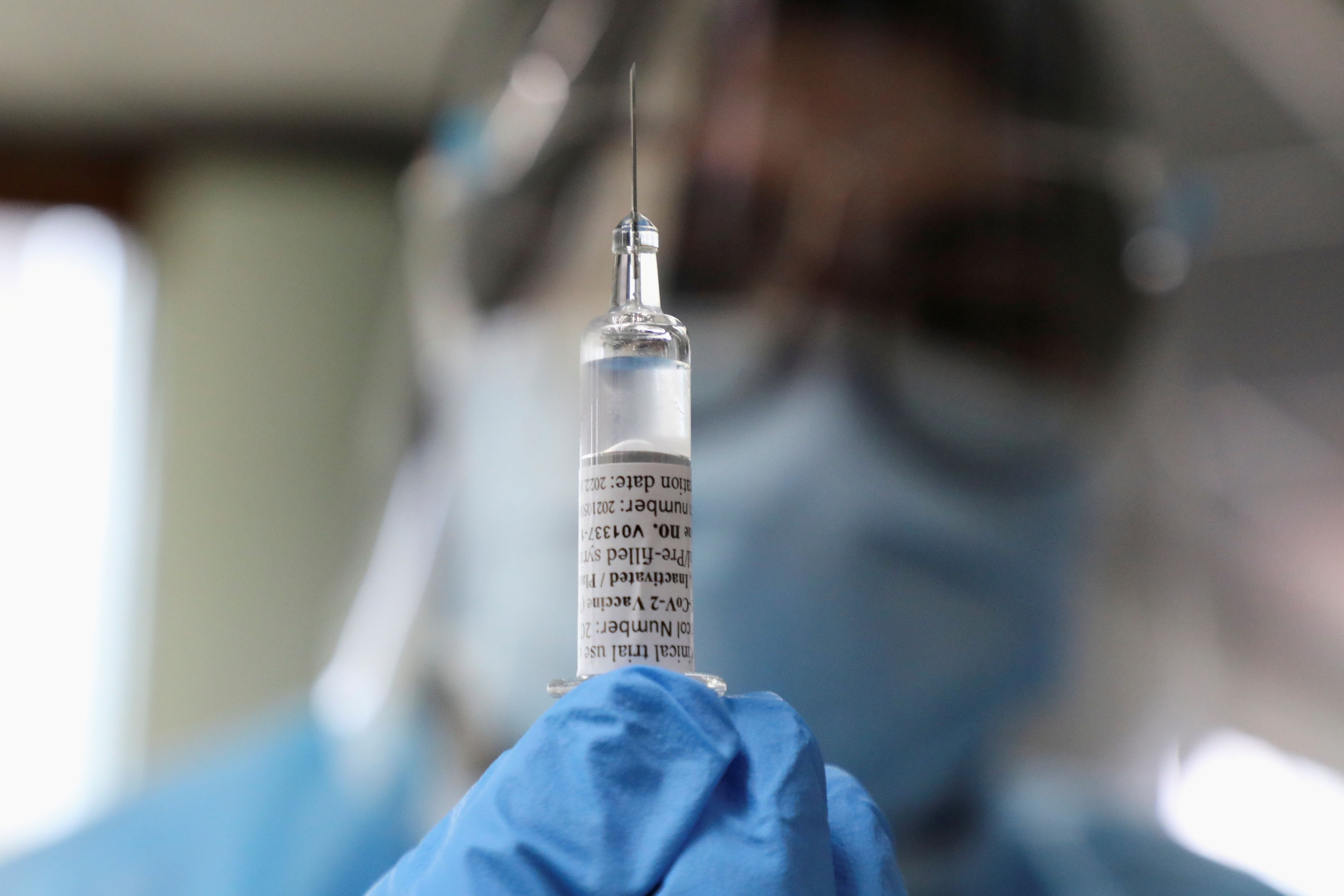 Varios países fuera de Europa también avanzan en la obligatoriedad de vacunarse contra COVID -  REUTERS/Lim Huey Teng/File Photo