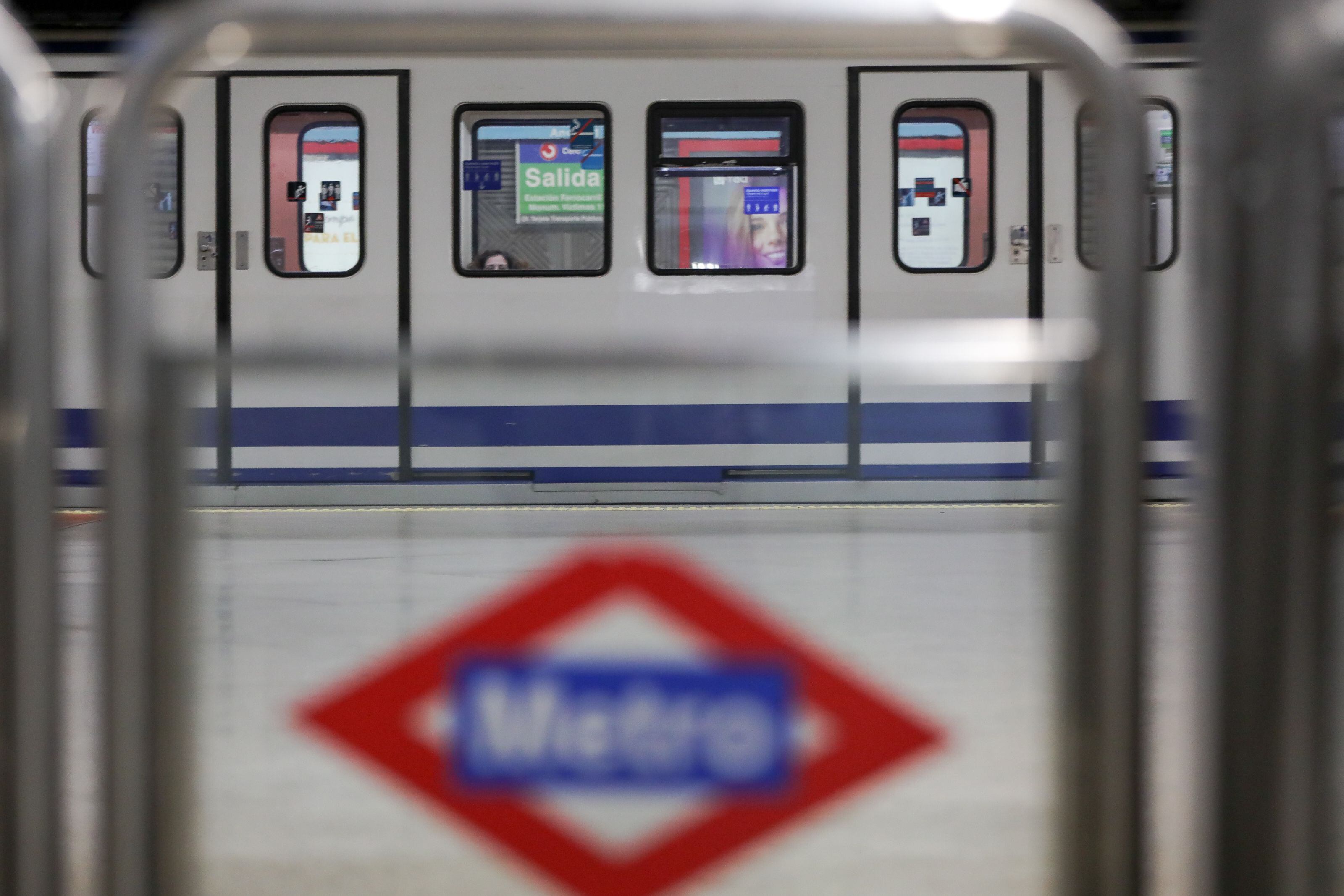 Vagón y andén vacíos en la estación de metro de Atocha (Jesús Hellín / Europa Press).