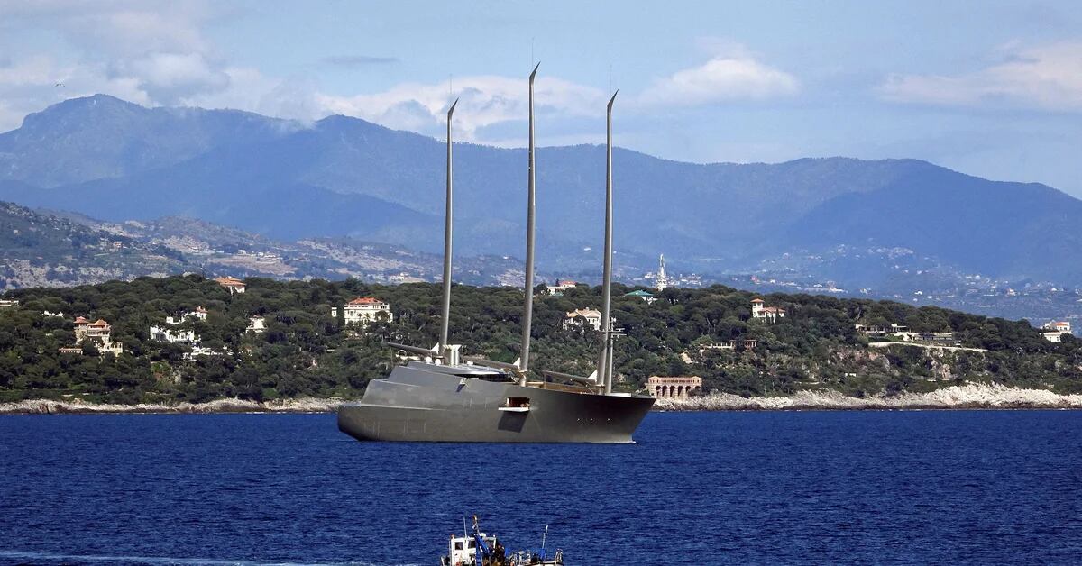 L’Italia confisca agli oligarchi russi lo yacht a vela più grande del mondo