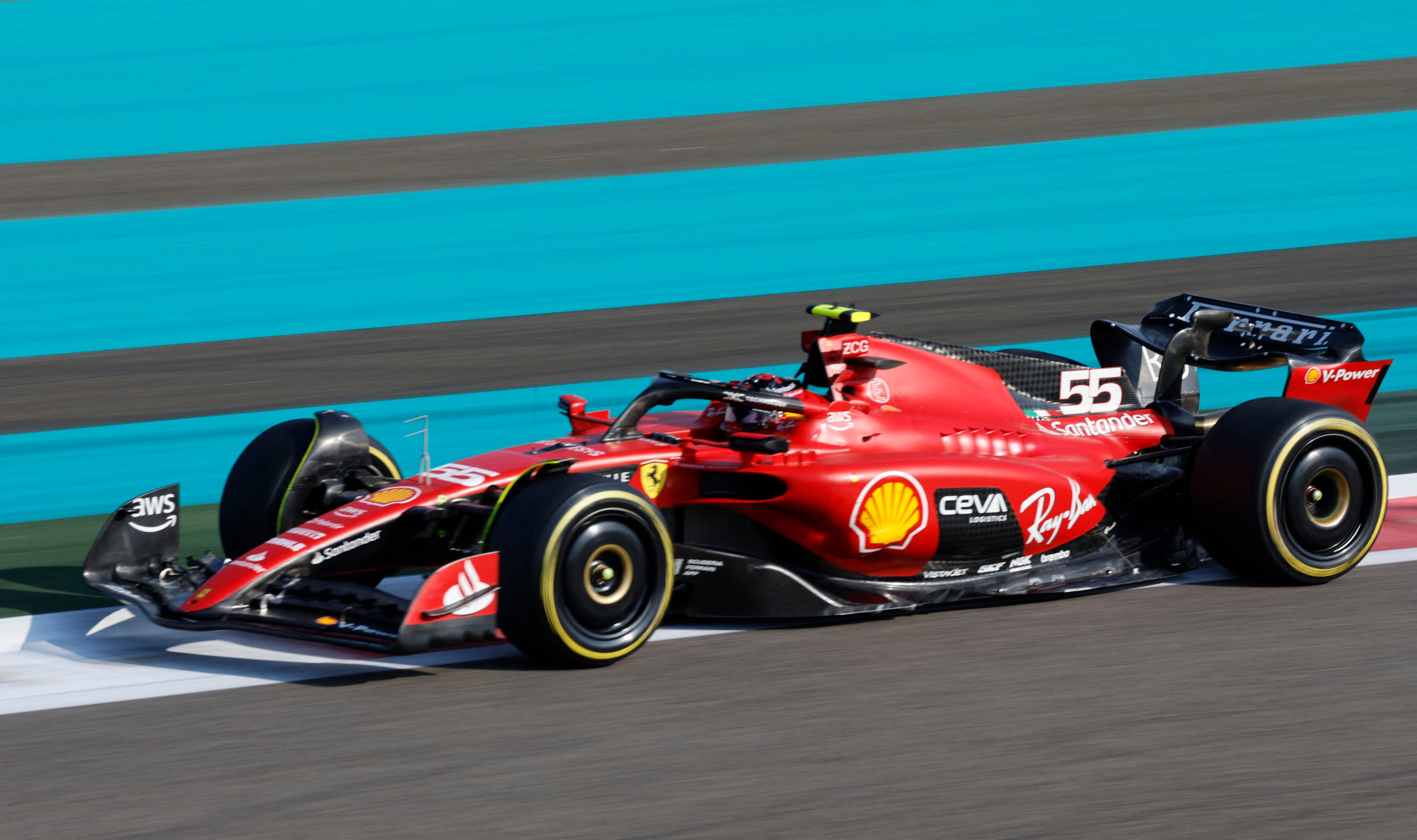 Sainz con el Ferrari en Abu Dhabi (REUTERS/Hamad I Mohammed)
