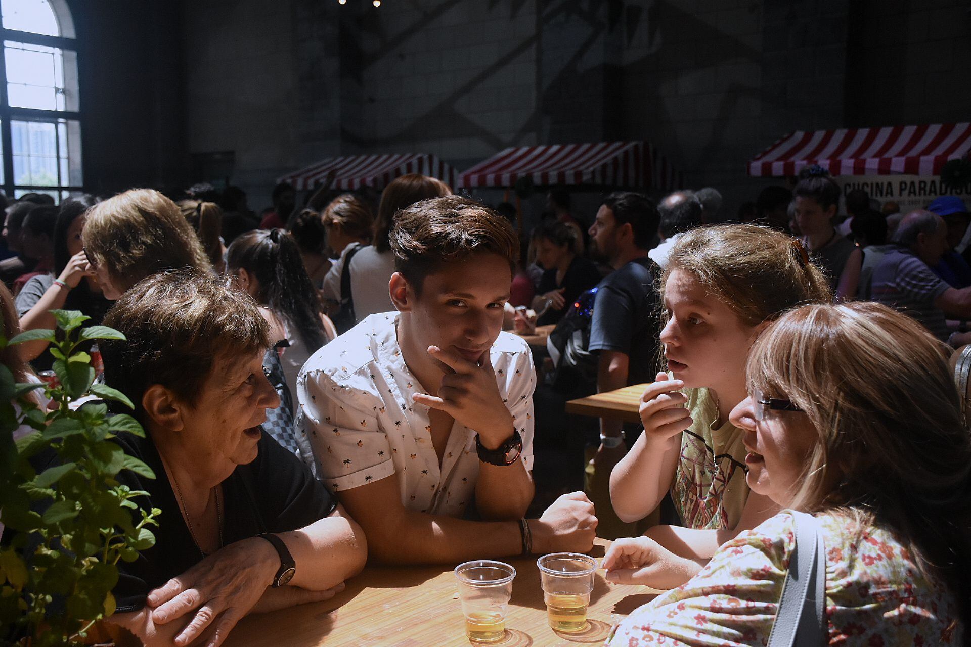 Además del mercado y degustación, también se ofrecieron clases de cocina, charlas magistrales para grandes y chicos, música en vivo y hasta un campeonato de quién hace el mejor pesto al mortero
