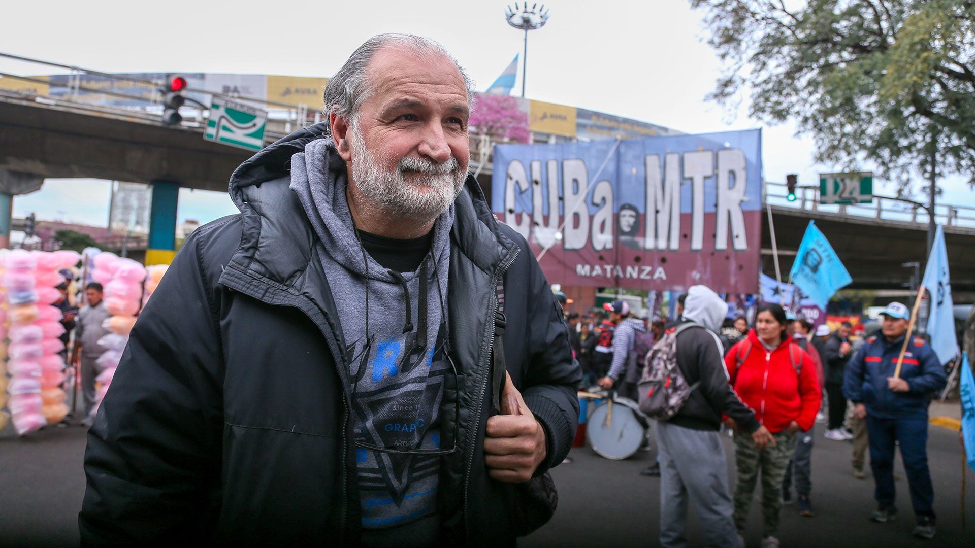 Eduardo Belliboni, líder del Polo Obrero, está presente en la protesta. (Luciano González)