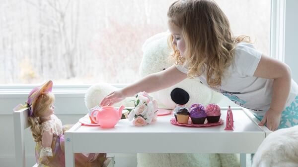 Las muñecas y la hora del té, una cita obligada a la hora de jugar (Getty)