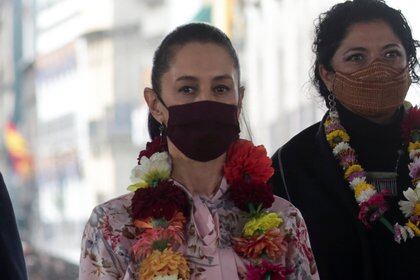 La mandataria dijo que ante la baja en los indicadores epidemiológicos, se analizaba  desconvertir los hospitales dedicados a Covid-19 e incluso cerrar unidades temporales. REUTERS/Henry Romero