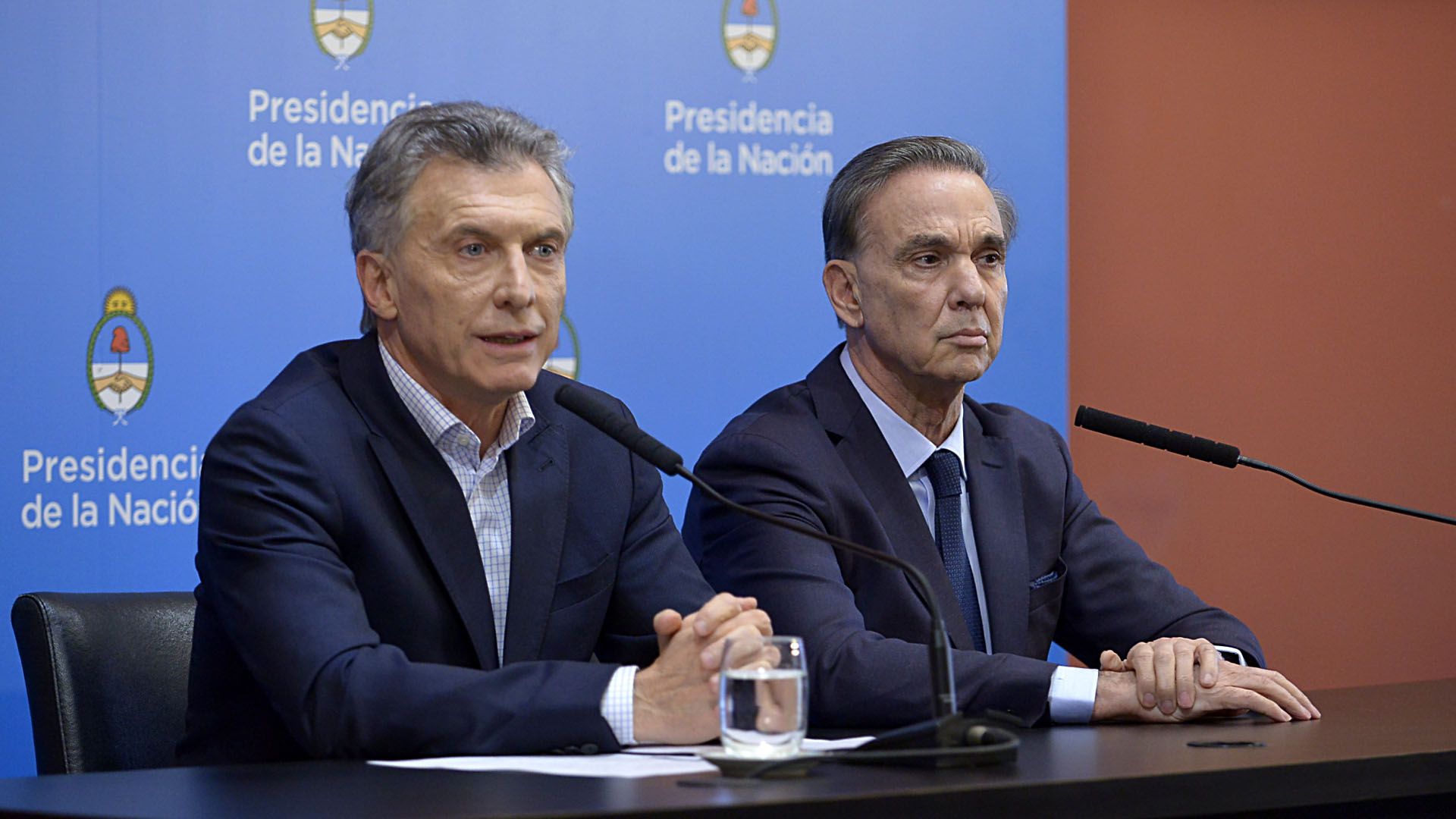 Macri y su compañero de fórmula, Miguel Pichetto, el día después de las PASO, en que el entonces presidente mostró enojó con los votantes (Gustavo Gavotti)
