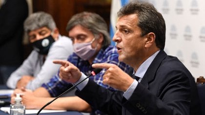 “En lo personal, institucional y obviamente para el Gobierno nacional y el Presidente es una alegría haber dado el primer paso rumbo al cambio en el impuesto a las ganancias", expresó Sergio Massa