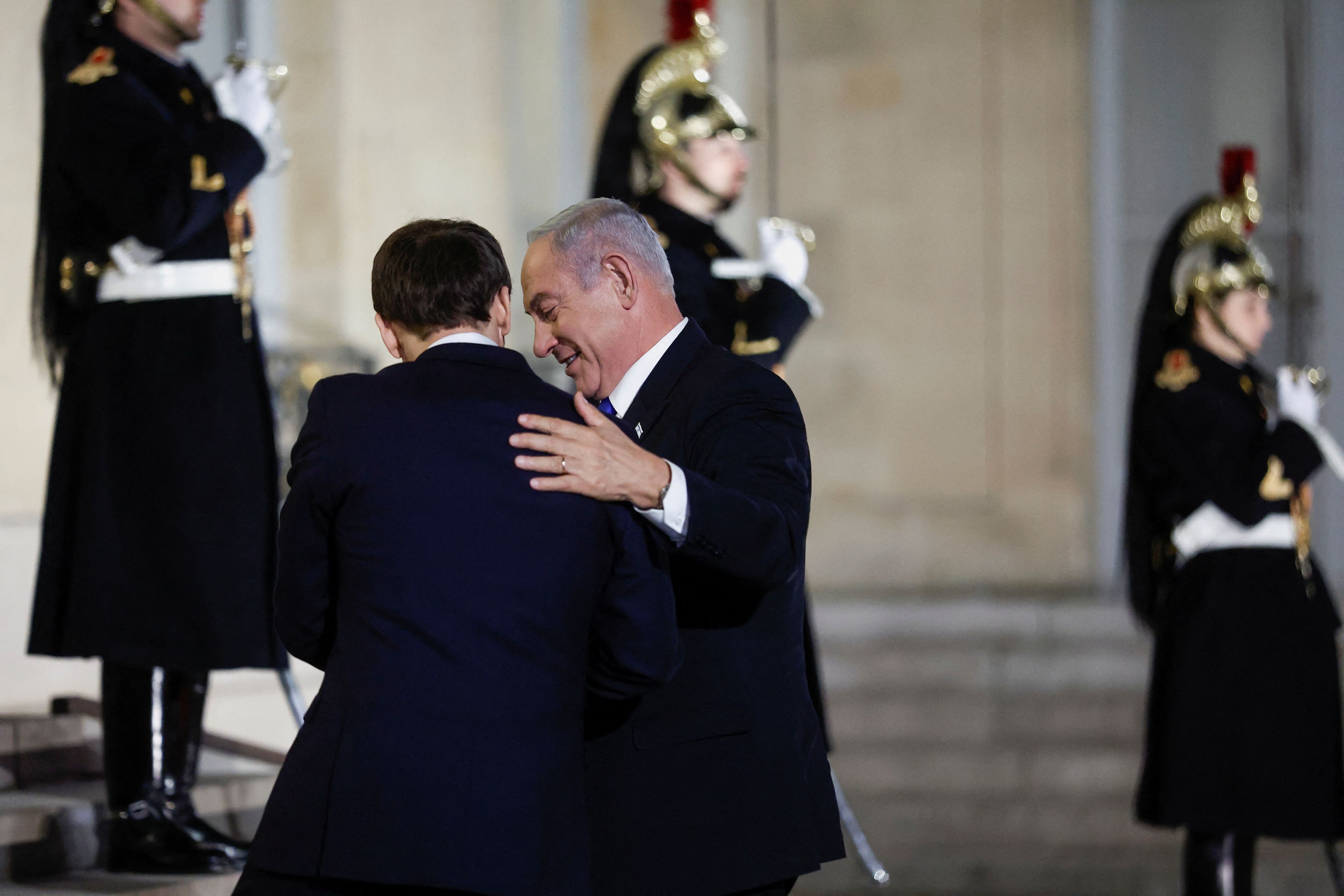 Emmanuel Macron ha subrayado las “consecuencias” que tendrá para Irán si continúa con su programa para dotarse de la bomba atómica, con ocasión de un encuentro en París con Benjamin Netanyahu. París, Francia, 2 de febrero de 2023. REUTERS/Benoit Tessier