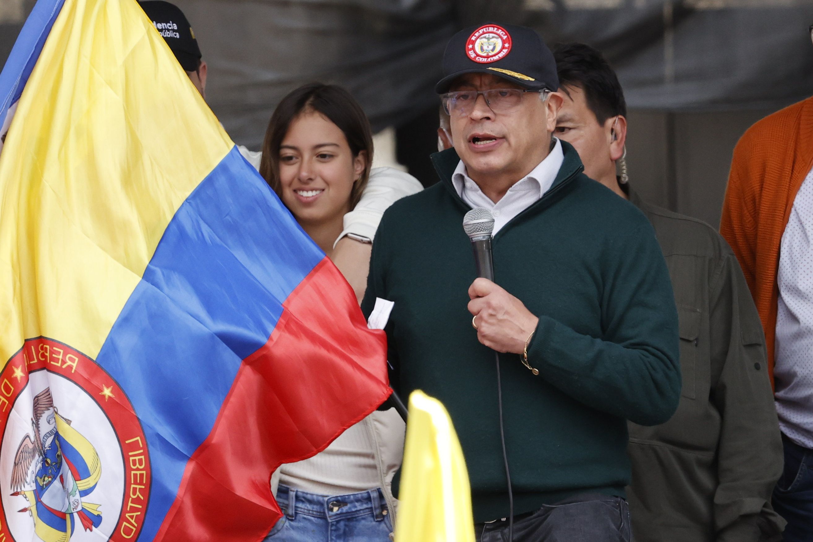 El presidente de Colombia, Gustavo Petro, está adelantando conversaciones de paz con el ELN y el EMC de las disidencias de las Farc - crédito Mauricio Dueñas Castañeda/EFE