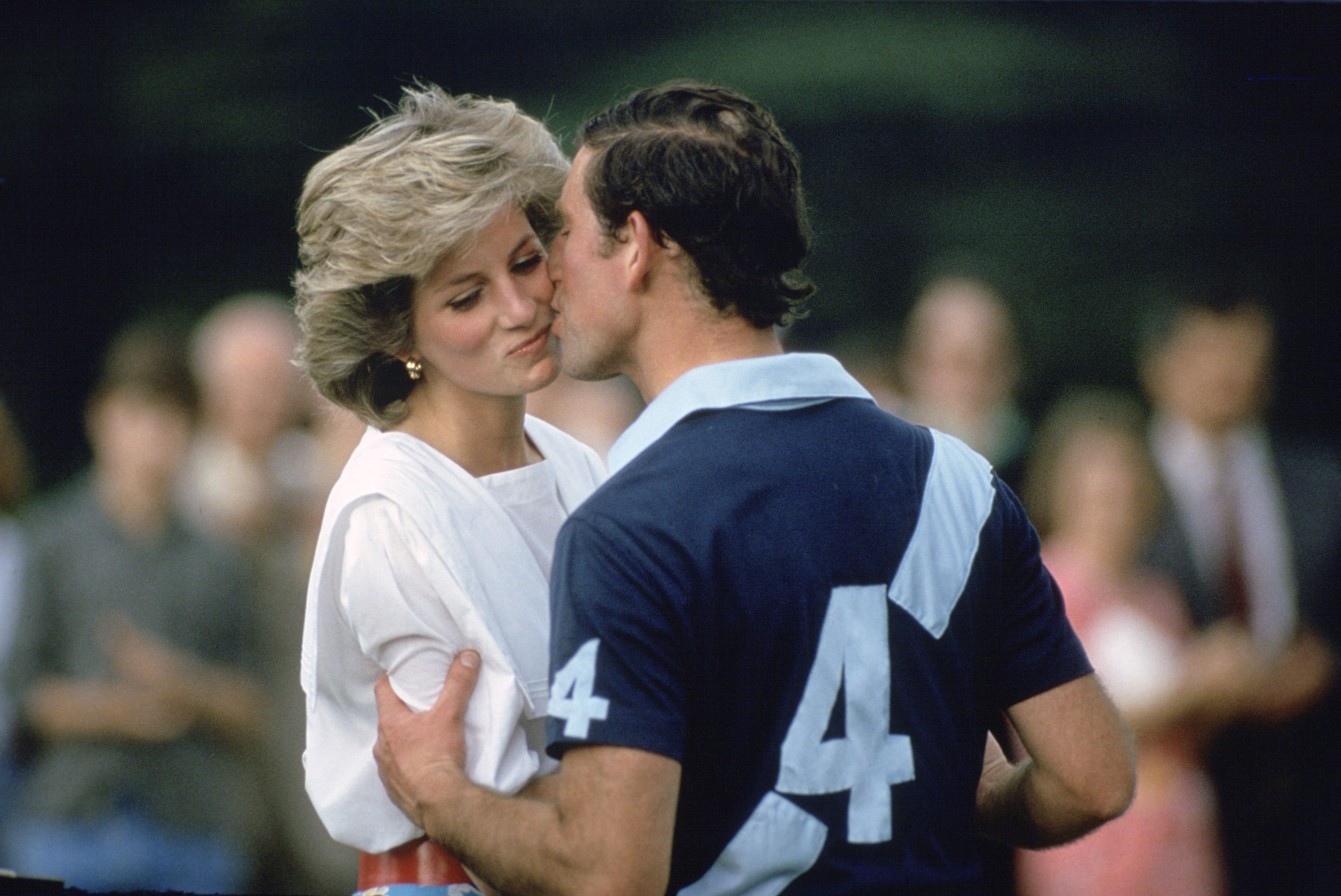 Diana y Carlos durante un evento en el reino Unido (Tim Graham Photo Library via Getty Images)