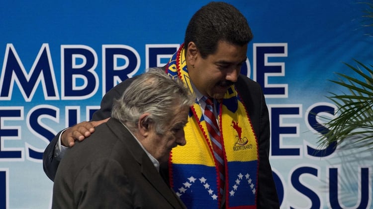 Nicolás Maduro y José Mujica (NA)