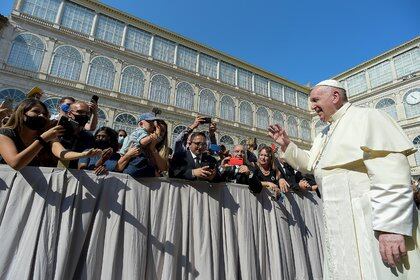 Pope Francis greets faithful as he attends the weekly general audience at the Vatican, September 16, 2020. Vatican Media/?Handout via REUTERS    ATTENTION EDITORS - THIS IMAGE WAS PROVIDED BY A THIRD PARTY.