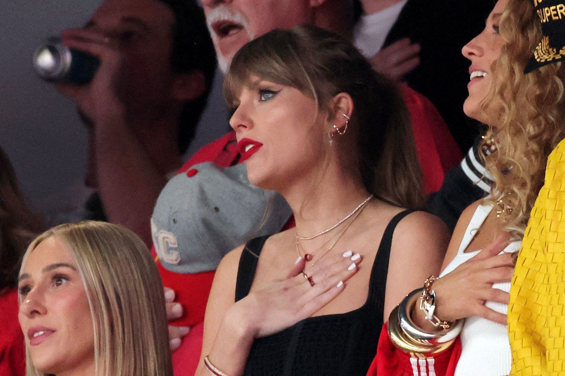 Taylor Swift observa el partido (REUTERS/Carlos Barria)