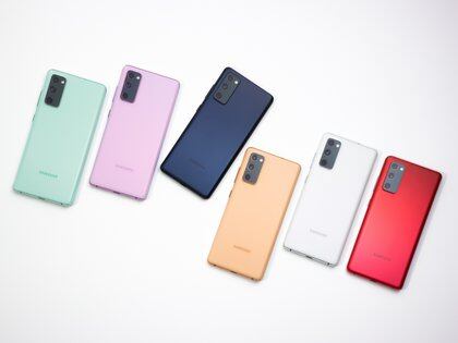 El nuevo móvil está disponible en una amplia variedad de colores. 