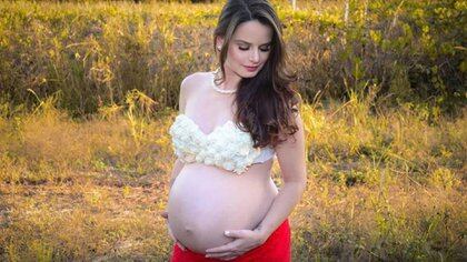 Larissa Blanco tenía 24 años y esperaba gemelos. El 12 de junio le diagnosticaron COVID-19. Catorce días después, dio a luz a sus hijos y falleció tras una hemorragia. "El médico dijo que debido al coronavirus, su cuerpo no pudo soportarla", contó su marido (Foto/Facebook).