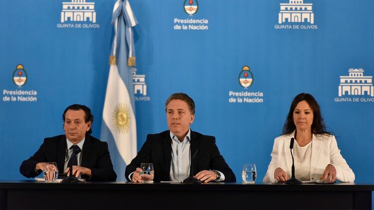 Dante Sica, Nicolás Dujovne y Carolina Stanley brindaron detalles del paquete de medidas en una conferencia de prensa (Foto: Adrián Escándar)