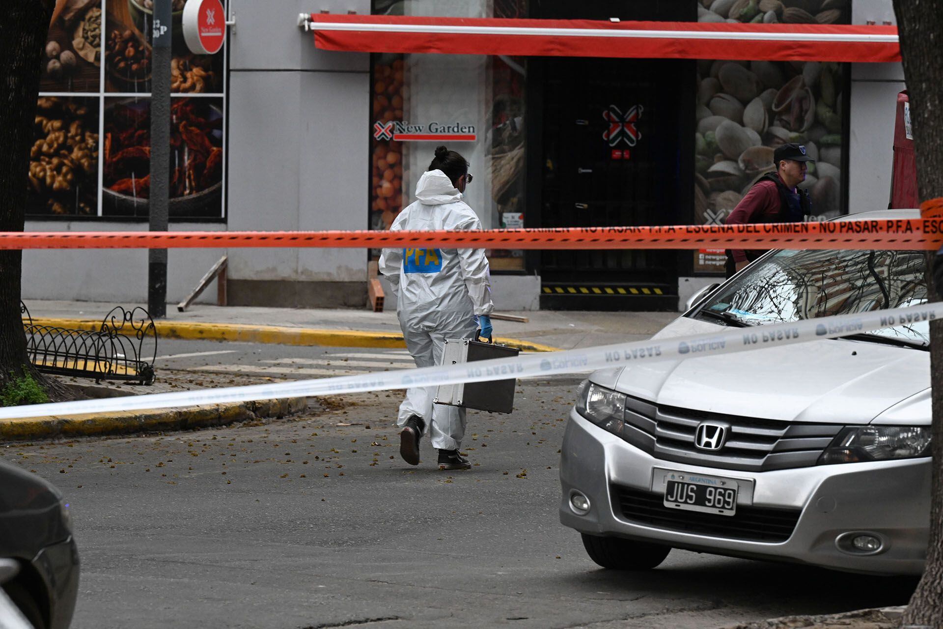 Un policía mató a un delincuente que les había robado la camioneta a dos diplomáticos de Turquía en el barrio porteño de Palermo.