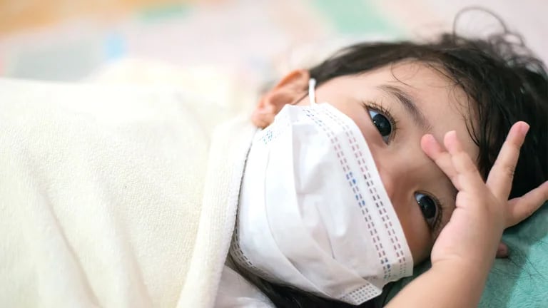 Alerta en China: hospitales desbordados por el brote de una extraña neumonía