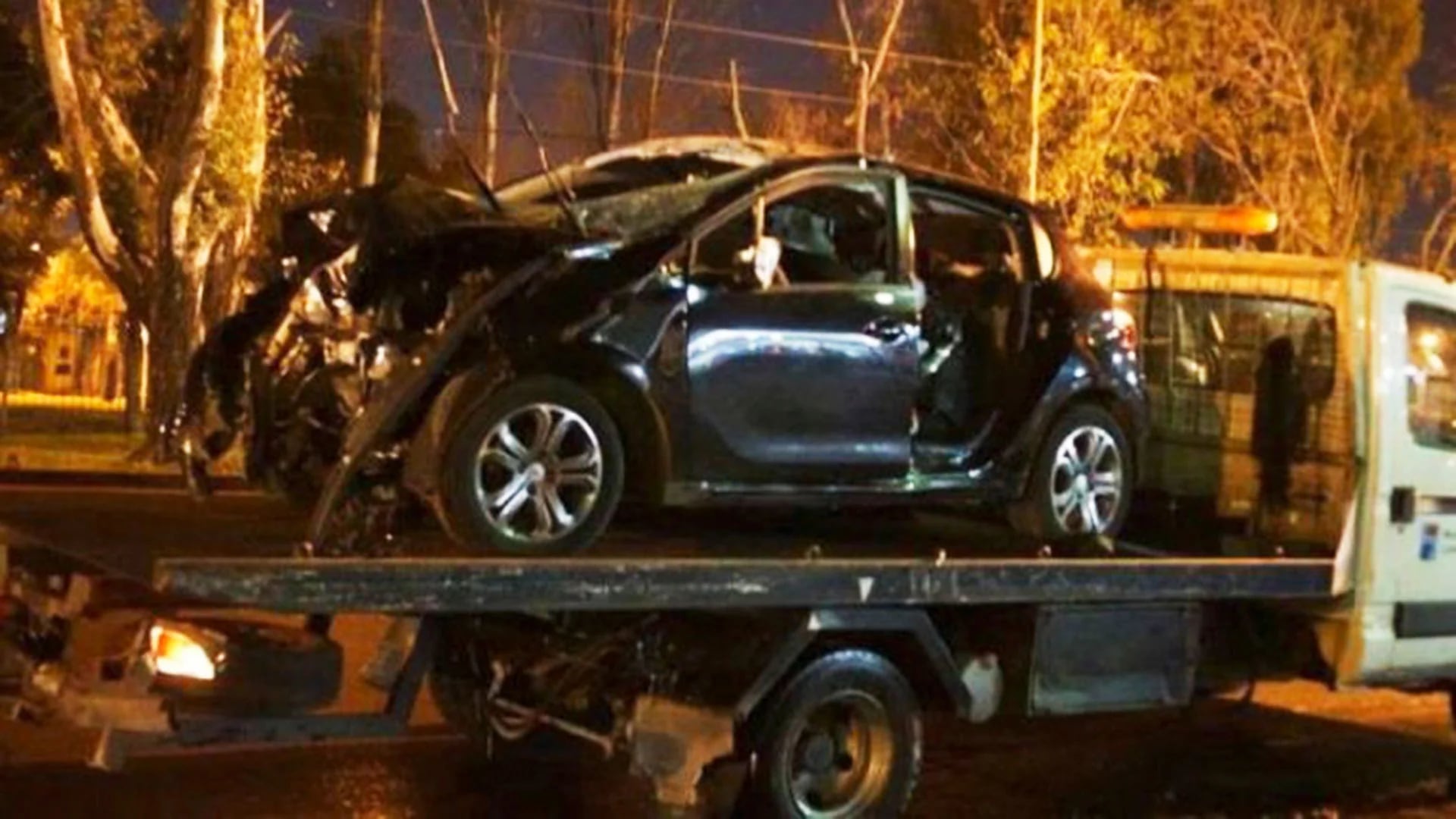 Así quedó el auto en que se trasladaban los secuestradores y la pareja en Lomas de Zamora (NA)