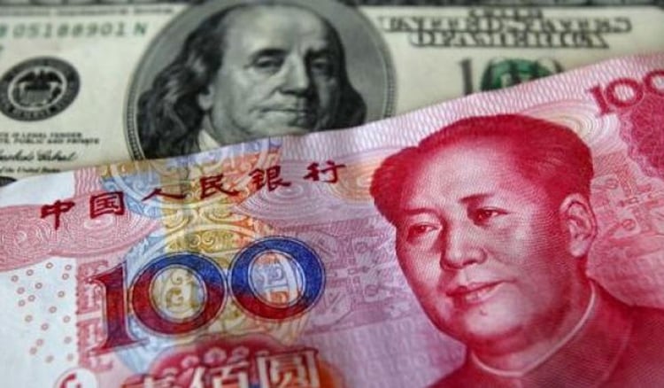 El yuan está en su nivel más bajo con respecto al dólar desde 2008 (Reuters)