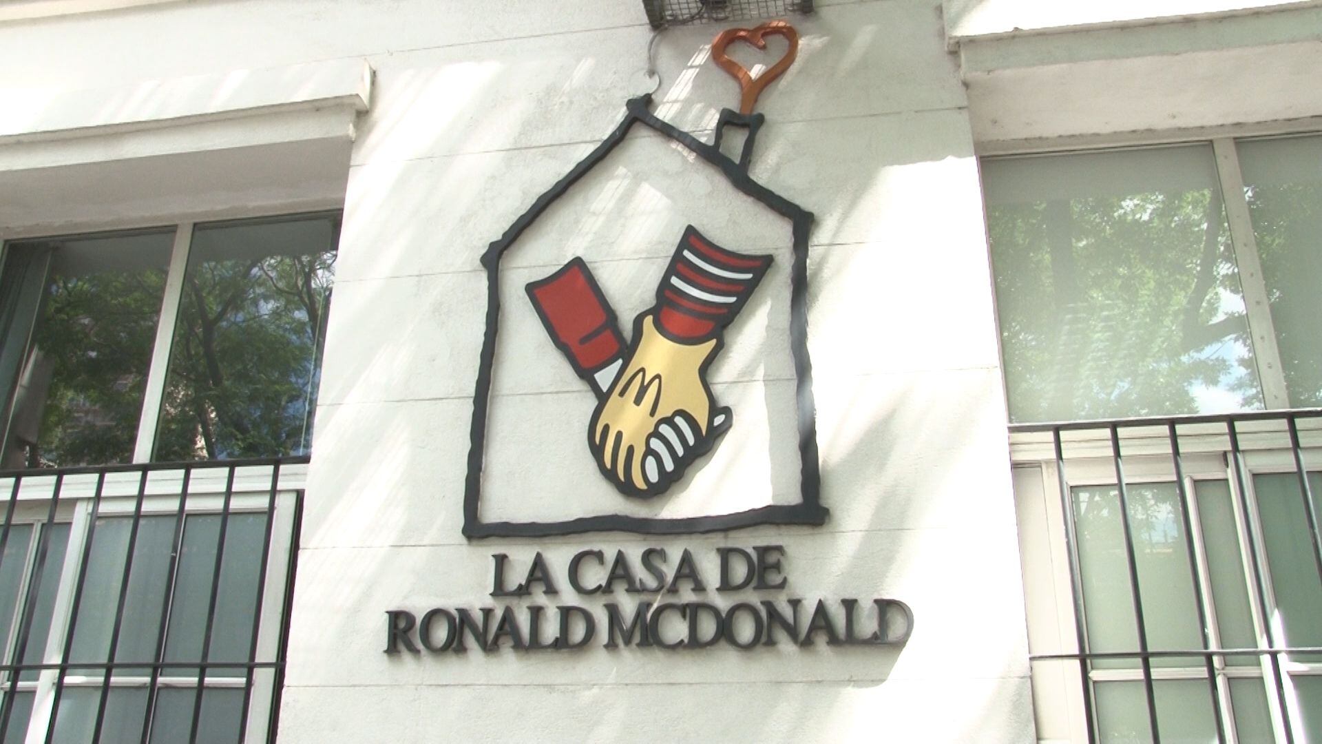 La Casa Ronald Mc Donald está ubicada en el barrio porteño de Almagro y posee 30 habitaciones para 4 personas cada una