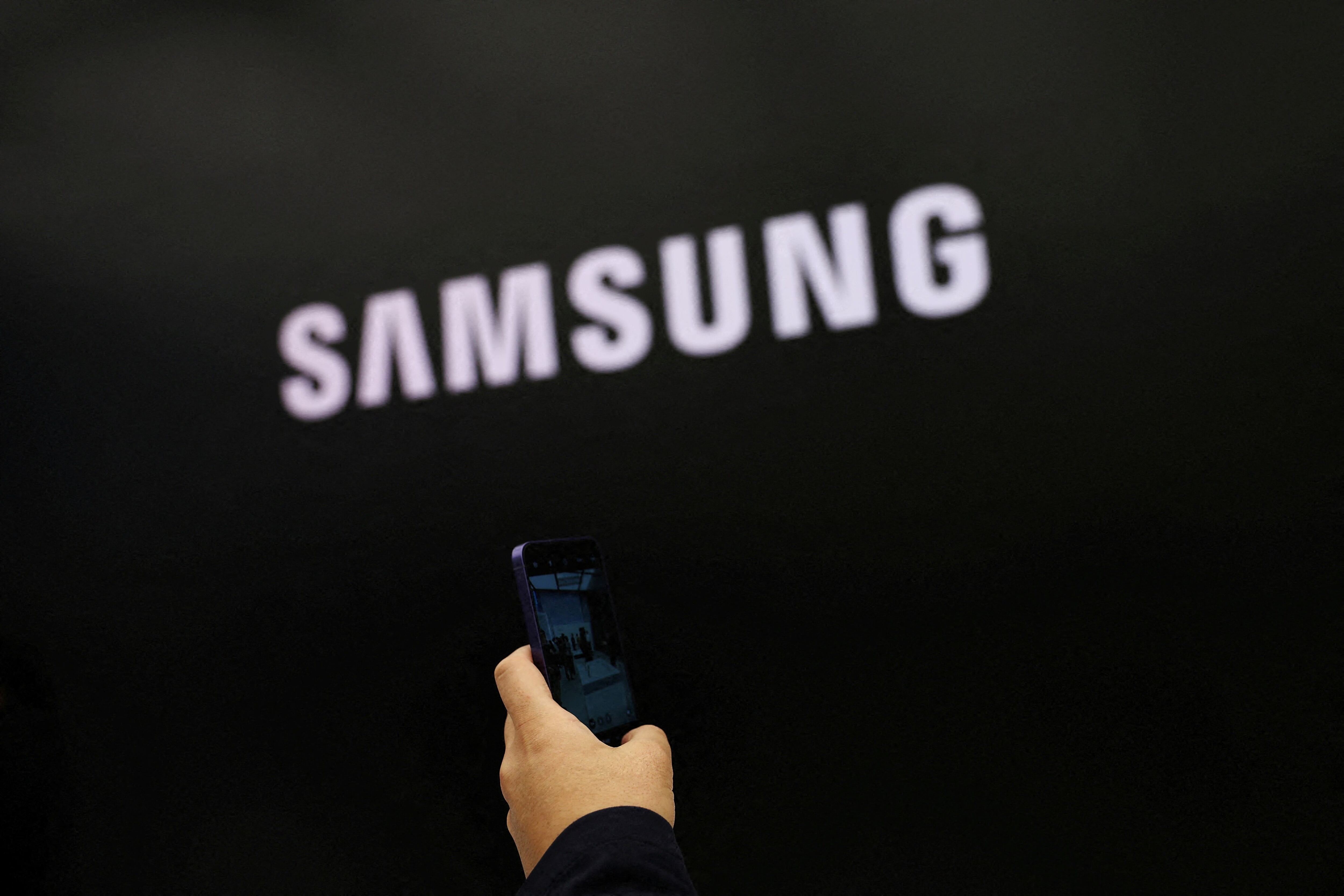 Samsung pretende ampliar estas funciones a más dispositivos móviles. (Foto: REUTERS/Kim Hong-Ji/File Photo)
