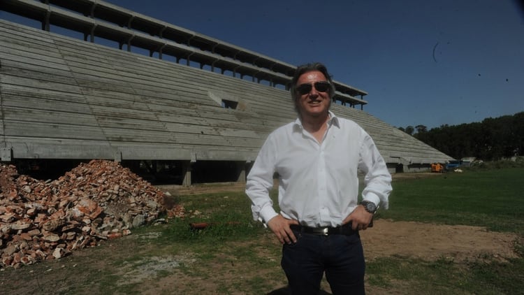 El arquitecto Enrique Lombardi con la primera parte de su proyecto convirtiÃ©ndose en realidad en 1 y 57 de la ciudad de las diagonales.