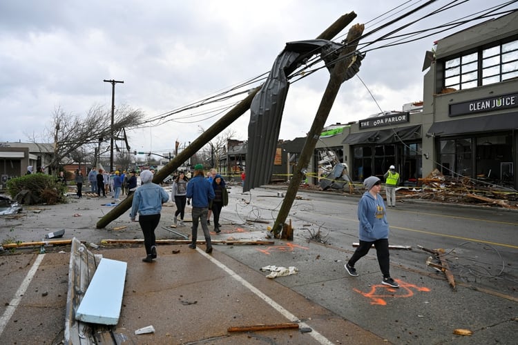 Solo en Nashville se han destruido al menos 40 estructuras, entre viviendas y edificios comerciales (REUTERS/Harrison McClary)