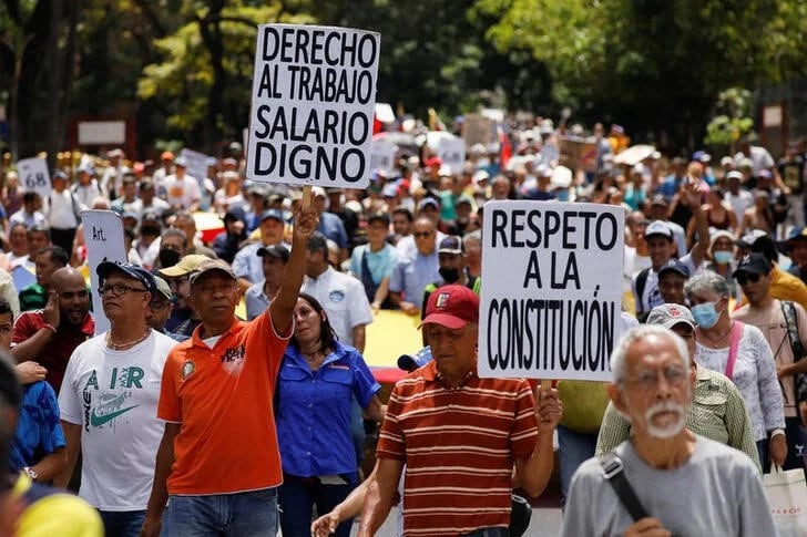 Una protesta de trabajadores en Caracas (REUTERS/Leonardo Fernández Viloria)