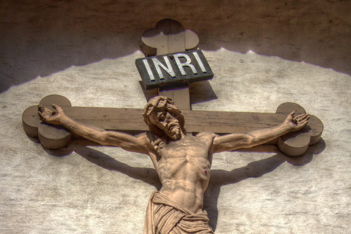 Semana Santa 2022: este es el significado de ‘inri’, la palabra colocada sobre la cruz.