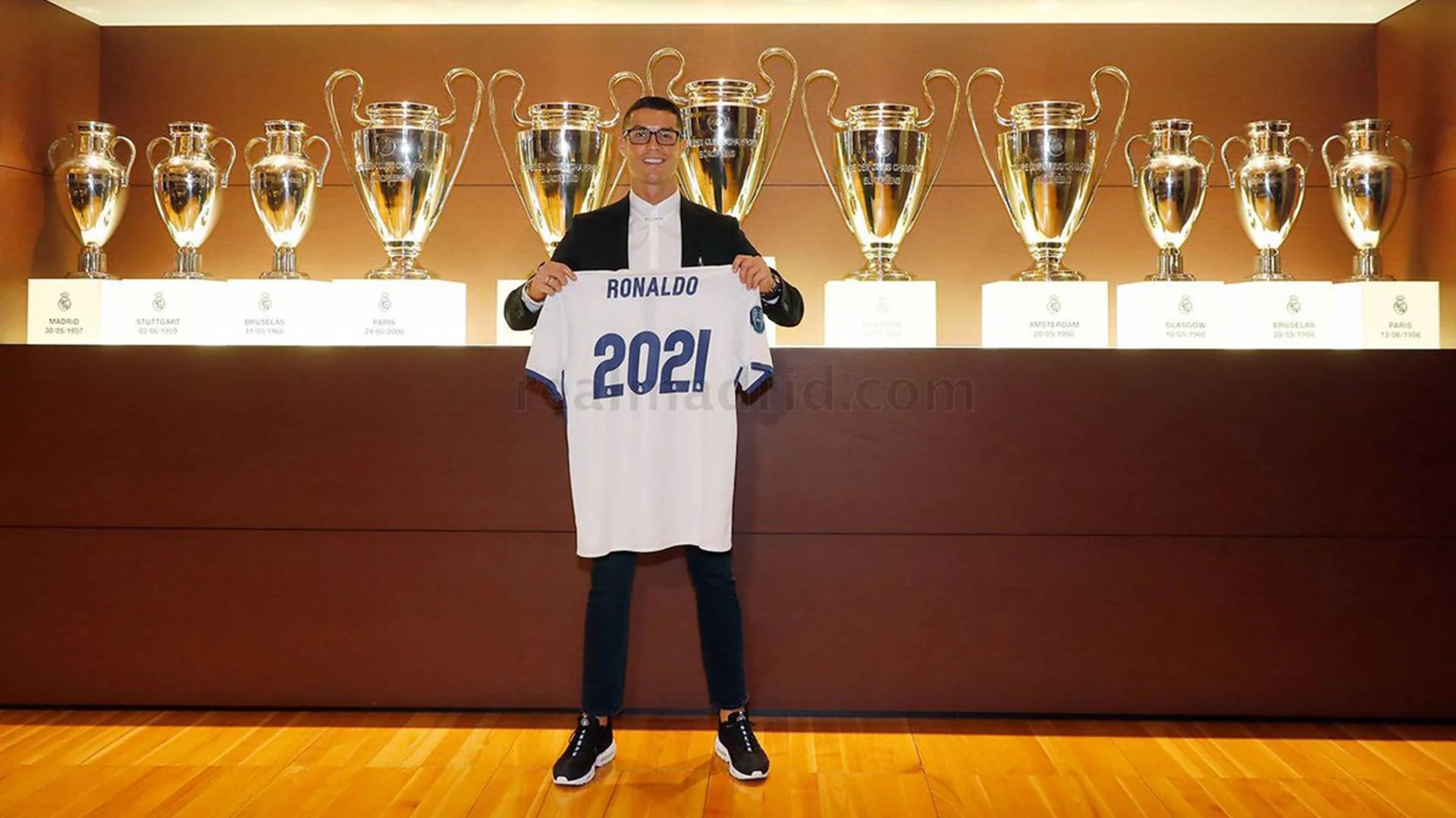 Cristiano Ronaldo tiene contrato con el Real Madrid hasta 2021 (@RMadridBabe)