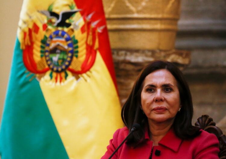 La canciller del gobierno interino de Bolivia, Karen Longaric. Foto: REUTERS/David Mercado