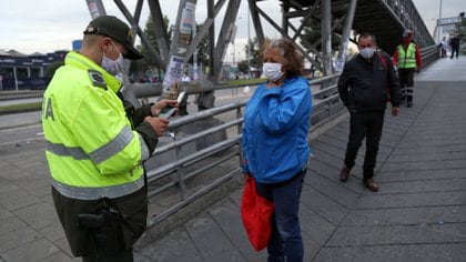 Bogotá. Enero 8 de 2020. Comenzó a operar en Bogotá el toque de queda para prevenir el contagio del Covid 19. Lugar: Venecia. (Colprensa - Camila Díaz)