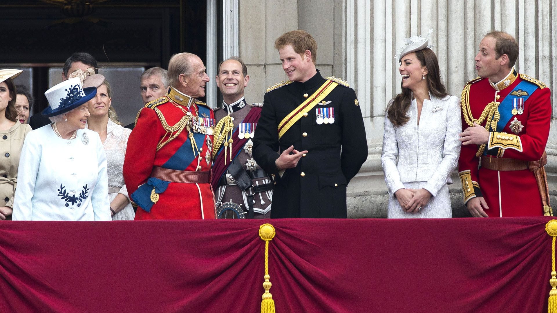 14 de junio de 2014. La reina Isabel II, Sophie, condesa de Wessex, el príncipe Felipe, el príncipe Andrés, el príncipe Eduardo, el príncipe Harry, la duquesa de Cambridge y el príncipe William