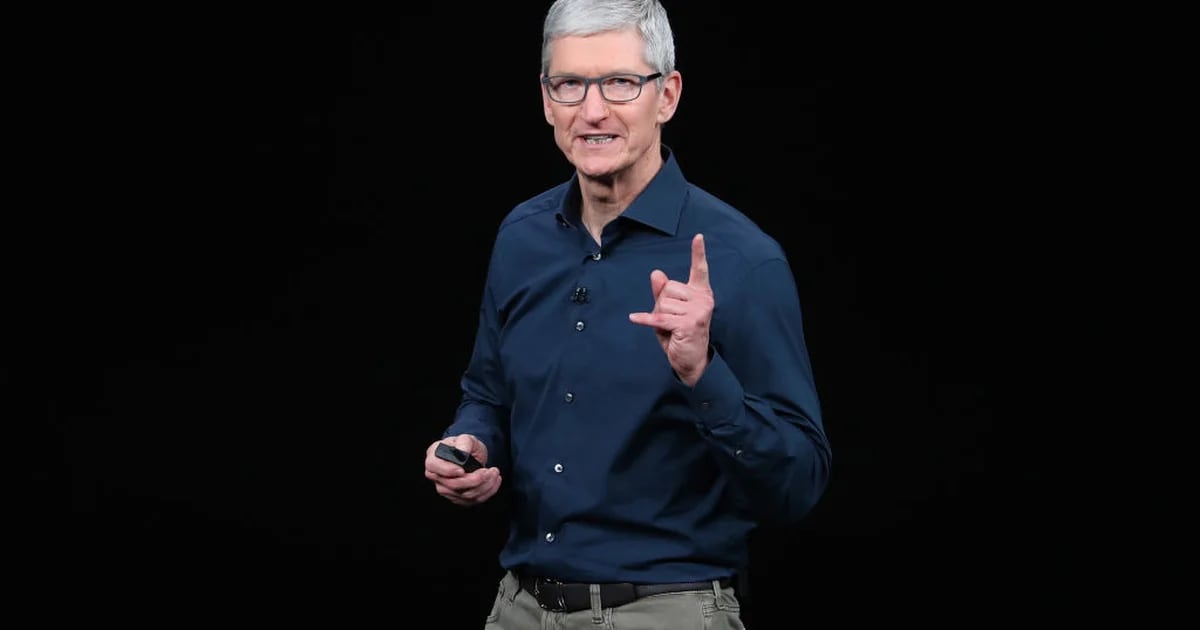 Crisis en Apple previa al lanzamiento del iPhone 15: Tim Cook, CEO, se redujo el sueldo