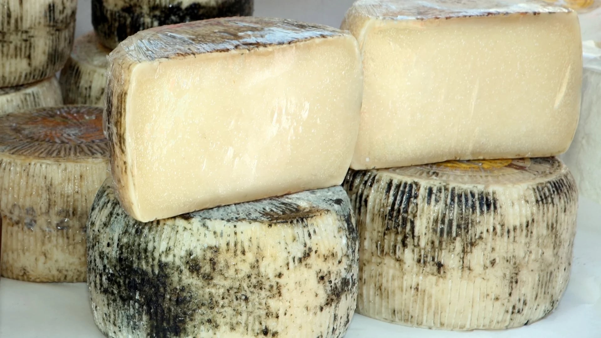 Los pobladores poseen altos niveles de longevidad a pesar de seguir una dieta elevada en queso y grasas saturadas (iStock)