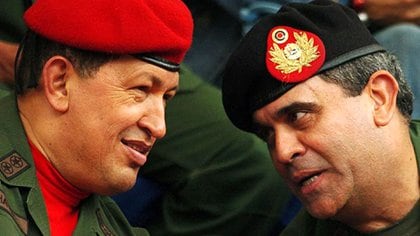 Chávez mete preso al general Baduel. Hoy es preso de Maduro.