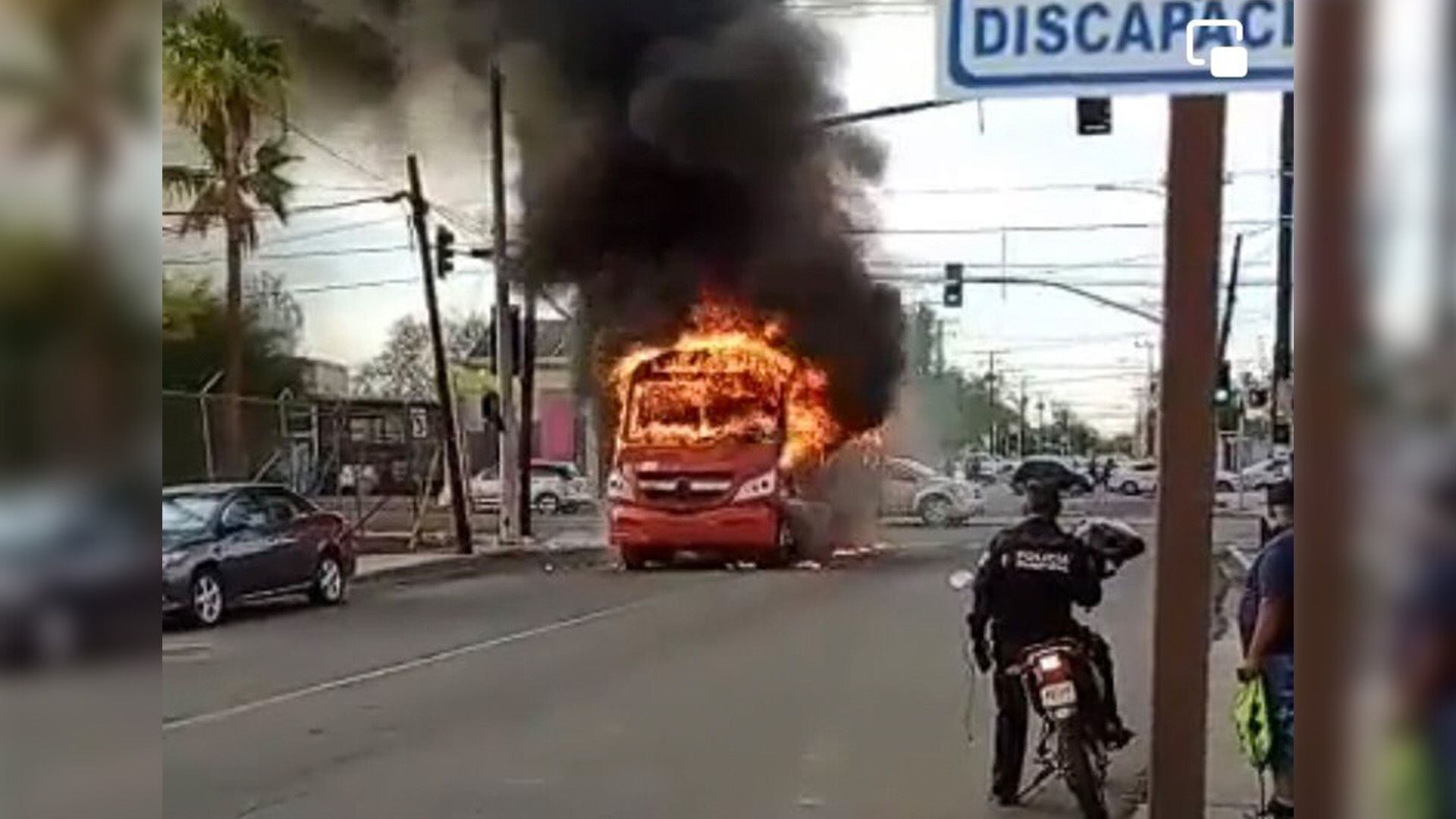 Camión incendiado en Mexicali