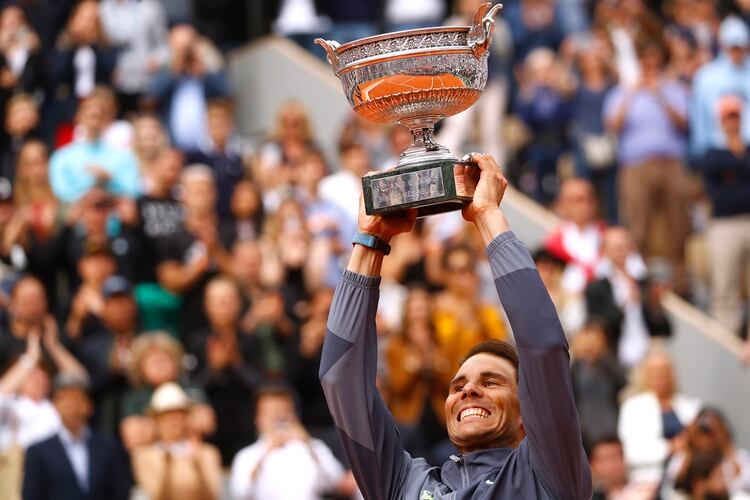 Rafa Nadl le ganó a Dominic Thiem en la final de Roland Garros 2019 (REUTERS/Kai Pfaffenbach)