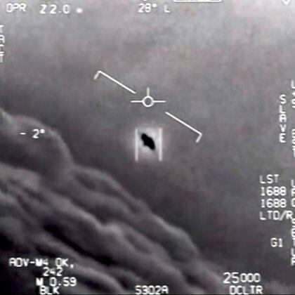 Una de las imágenes desclasificadas por el Departamento de Defensa de EEUU. Muestra un encuentro en 2004 entre un piloto militar y un OVNI (Foto: Departamento de Defensa, vía The New York Times) 