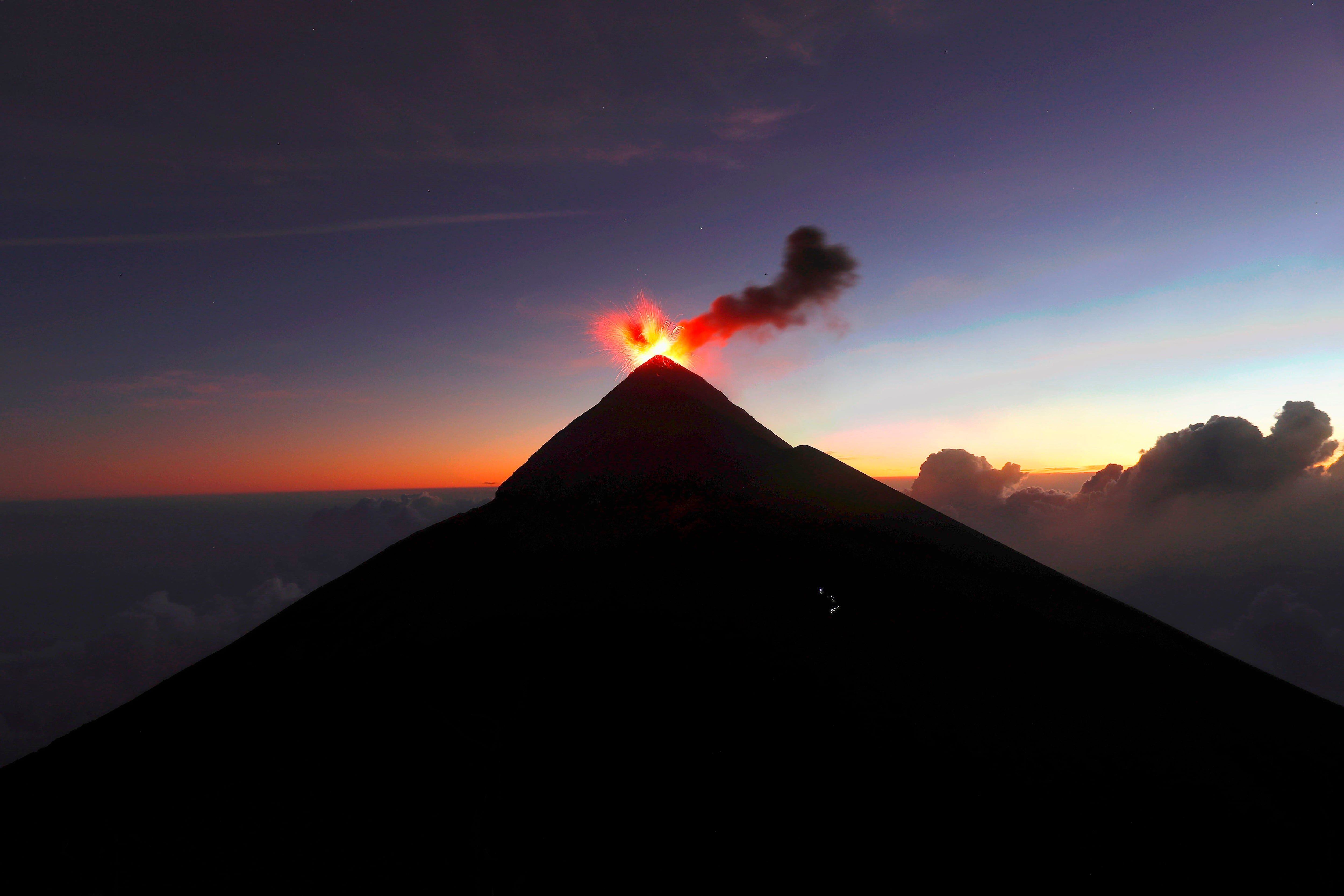 Vista del volcán de Fuego en Guatemala. (EFE/Esteban Biba)